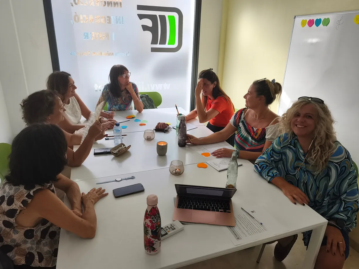 Small group English lesson for teachers in Artà